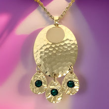 Load image into Gallery viewer, Hammered Chandelier Necklace with Emerald Crystals
